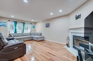 47 Sapphire Ln, Franklin Township, NJ 08823 - Photo 4