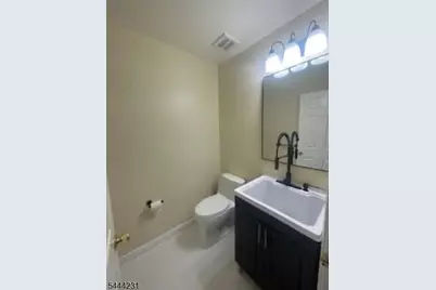 92 Callahan Ct, Newark, NJ 07103 - Photo 14