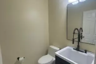92 Callahan Ct, Newark, NJ 07103 - Photo 14