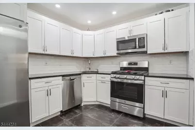 92 Callahan Ct, Newark, NJ 07103 - Photo 8