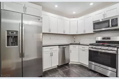 92 Callahan Ct, Newark, NJ 07103 - Photo 10