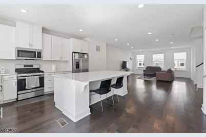 6 Coogan Ct, Morris Plains, NJ 07950 - Photo 8
