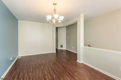 46 Devonshire Dr, Clifton, NJ 07013 - Photo 4