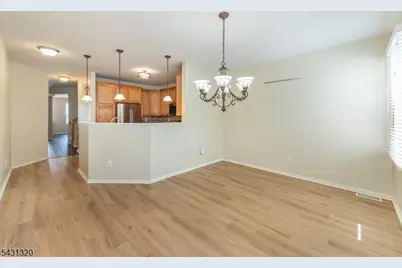 46 Devonshire Dr, Clifton, NJ 07013 - Photo 10