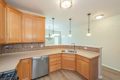 46 Devonshire Dr, Clifton, NJ 07013 - Photo 8