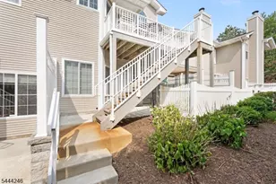 8 Bentley Ct, Bedminster Township, NJ 07921 - Photo 4