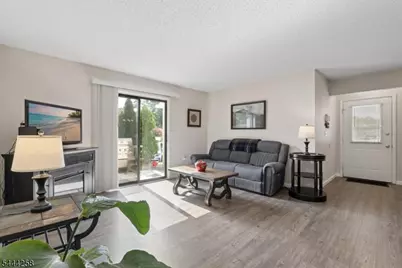 506 Violet Ln, Jackson, NJ 08527 - Photo 4