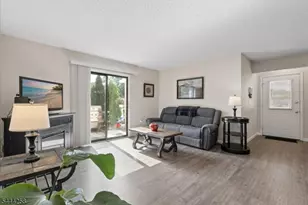 506 Violet Ln, Jackson, NJ 08527 - Photo 4