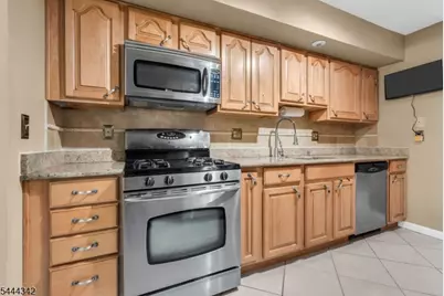 68 Delaware Ln, Branchburg Township, NJ 08876 - Photo 12