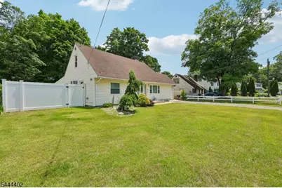 35 Spruce Rd, Pompton Lakes, NJ 07442 - Photo 2