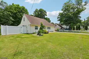35 Spruce Rd, Pompton Lakes, NJ 07442 - Photo 2