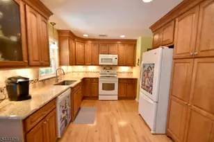 35 Deerfield Dr, Hardyston Township, NJ 07416 - Photo 6