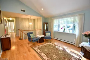 35 Deerfield Dr, Hardyston Township, NJ 07416 - Photo 4