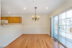 102 Lakeview Ct, Pompton Lakes, NJ 07442 - Photo 6