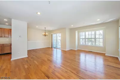 102 Lakeview Ct, Pompton Lakes, NJ 07442 - Photo 4