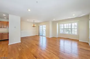 102 Lakeview Ct, Pompton Lakes, NJ 07442 - Photo 4