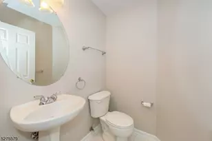 102 Lakeview Ct, Pompton Lakes, NJ 07442 - Photo 10