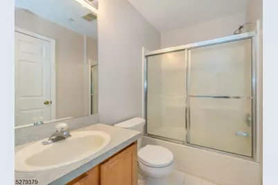102 Lakeview Ct, Pompton Lakes, NJ 07442 - Photo 14