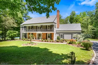 17 Sandalwood Dr, Warren Township, NJ 07059 - Photo 2