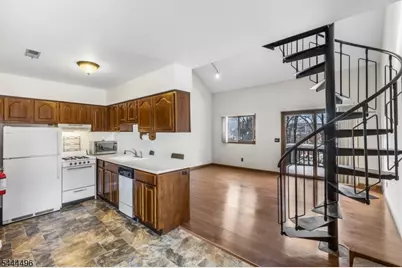 2 Squaw Valley Ct #6, Vernon, NJ 07462 - Photo 4