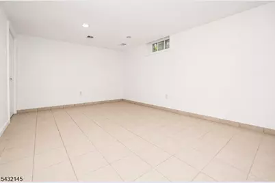 88 Manchester Pl, Newark, NJ 07104 - Photo 24