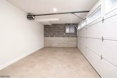 88 Manchester Pl, Newark, NJ 07104 - Photo 32