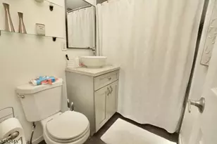 88 Manchester Pl, Newark, NJ 07104 - Photo 10