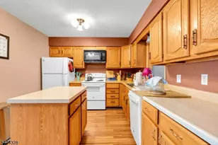 7 Cayuga Ave, Rockaway Township, NJ 07866 - Photo 10