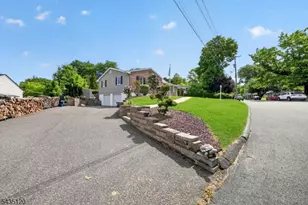 840 Lopatcong St, Belvidere, NJ 07823 - Photo 4
