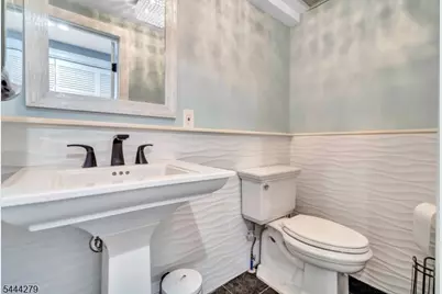 2010 Windsor Rd, Linden, NJ 07036 - Photo 6