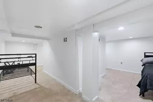 64 Willoughby St, Newark, NJ 07112 - Photo 22