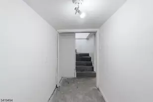 64 Willoughby St, Newark, NJ 07112 - Photo 20