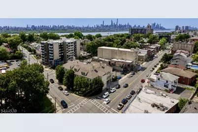 180 Edgewater Rd, Cliffside Park, NJ 07010 - Photo 14