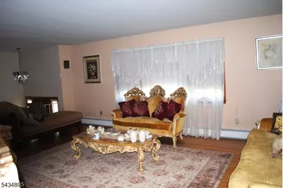 633 Totowa Rd, Totowa, NJ 07512 - Photo 4