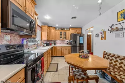 606 Knopf St, Linden, NJ 07036 - Photo 6