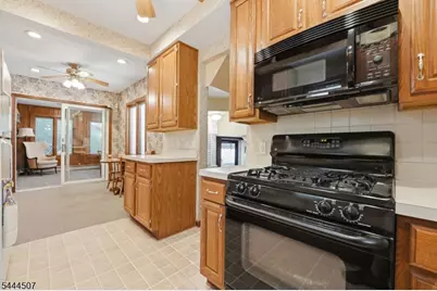 16 Arlington Ave, Caldwell, NJ 07006 - Photo 8