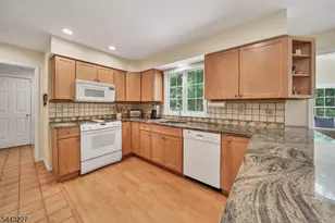 277 Fairview Ave, Washington Township, NJ 07853 - Photo 6