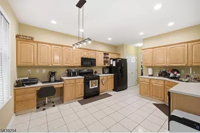 75 Spring Hill Cir, Wayne, NJ 07470 - Photo 8