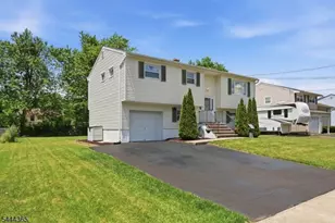 9 Brearly Crescent, Mount Olive, NJ 07836 - Photo 2