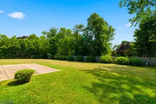 23 Sweetbriar Rd, Franklin Township, NJ 08873 - Photo 44