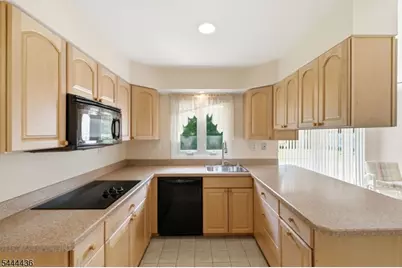 23 Sweetbriar Rd, Franklin Township, NJ 08873 - Photo 8