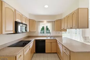 23 Sweetbriar Rd, Franklin Township, NJ 08873 - Photo 8