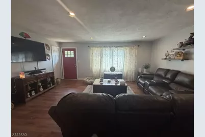 36 Maplewood Ave, Woodbridge Township, NJ 07067 - Photo 16
