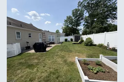 36 Maplewood Ave, Woodbridge Township, NJ 07067 - Photo 8