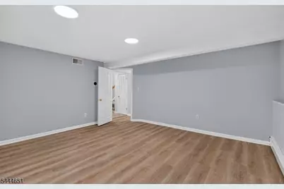 25 Cleveland Ave, East Hanover Township, NJ 07936 - Photo 30