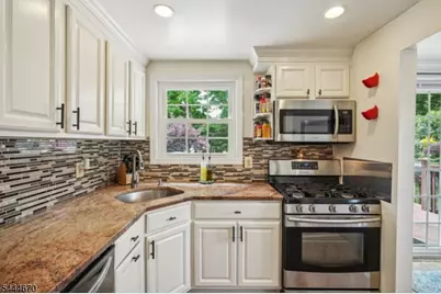 27 Edgewood Ave, Springfield, NJ 07081 - Photo 8