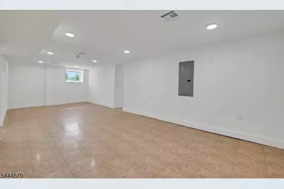 65 Eastern Pkwy, Newark, NJ 07106 - Photo 28