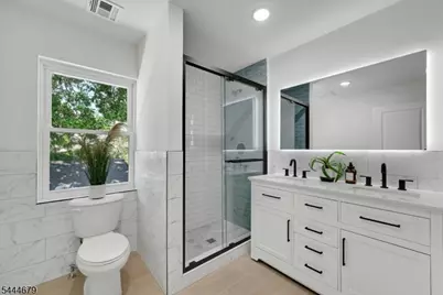 65 Eastern Pkwy, Newark, NJ 07106 - Photo 20