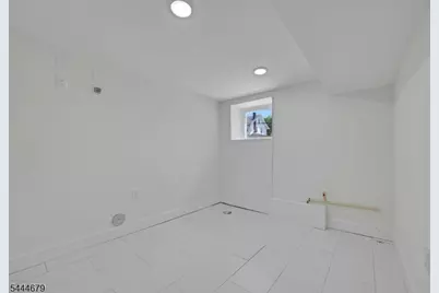 65 Eastern Pkwy, Newark, NJ 07106 - Photo 32
