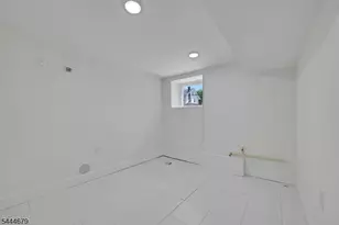 65 Eastern Pkwy, Newark, NJ 07106 - Photo 32